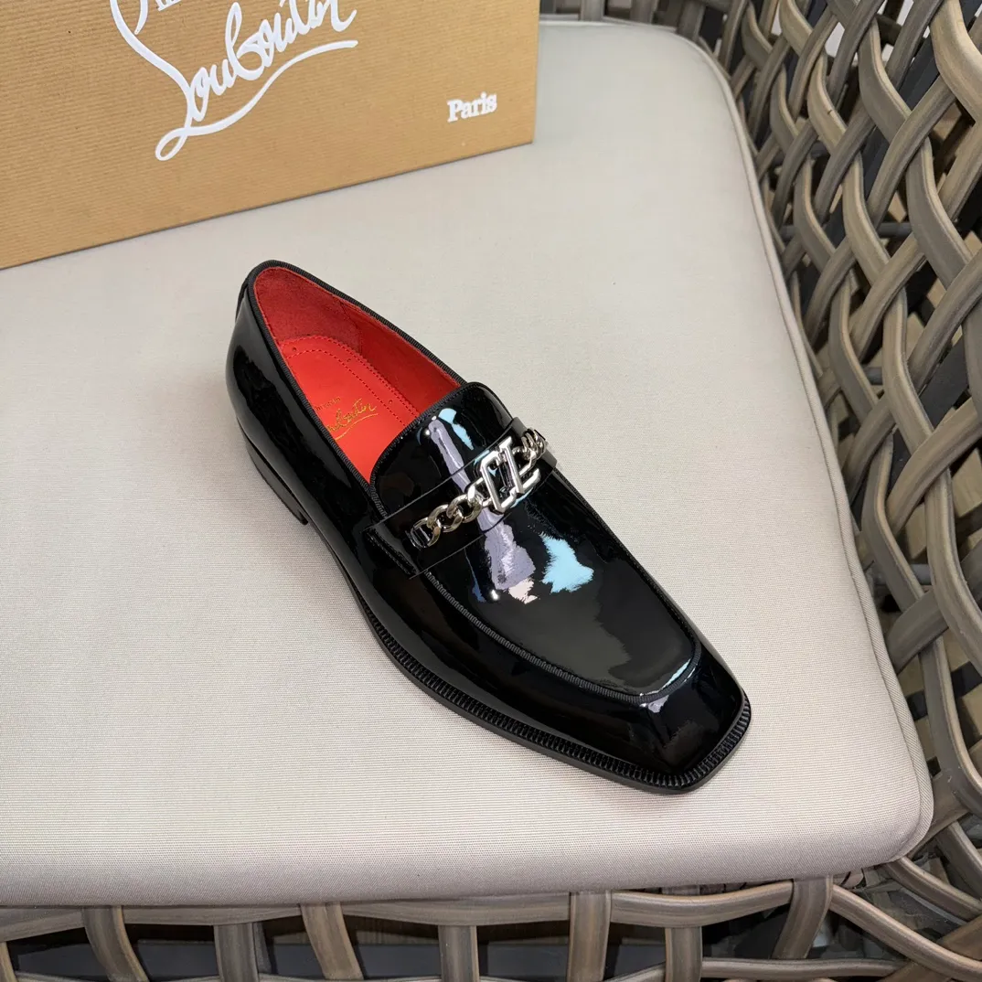 [CL red-soled shoes] Top P: 1020💰 Size 39-44 (⚠️38.45.46 custom-made, non-refundable and non-exchangeable) 🆑High-end men's business formal leather shoes, classic red-soled shoes | Fabric: Original imported first-layer cowhide, iconic rivet decoration | Lining: water-dyed cowhide lining Outsole: red cowhide outsole imported from Italy Brand: Christia*.Loubouti* 🆑 High-end men's business dress shoes | classic red soled shoes | Upper: original imported first layer cowhide iconic rivet decoration | Linning: Water dyed cow skin inner Outsole: red cowhide outsole imported from Italy Size: 39-44 (38.45.46 customized) Brand: Christia*.Loubouti*